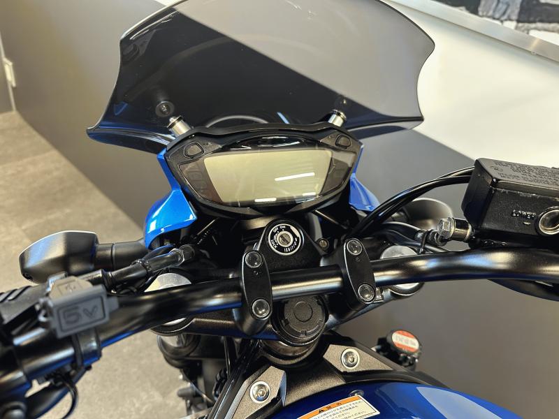 BikehouseZero's tweet photo. SV650といえば、V型2気筒ならではの鼓動感と力強い走りが魅力！乗るたびに「バイクを操る楽しさ」を感じられる一台です！199kgの軽量ボディとスリムな車体で取り回しも良好👍 気になった方は #バイクハウスゼロ埼玉大学前店 📞048-854-6439まで https://t.co/dap8ZKWpAy https://t.co/3zo8bNVerZ