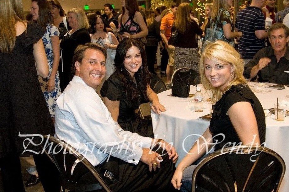 suebsg9's tweet photo. Danneel and Alan Ackles at a dinner for the production of "A Few Good Men" in Fort Worth, Texas on June 5th, 2007 - 19 years ago today @JensenAckles @DanneelHarris @SuperWiki https://t.co/PckJ7oIq0M