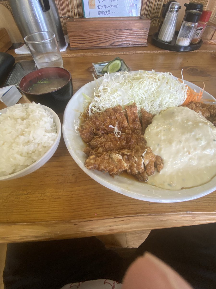 ATHENAmyk's tweet photo. 今日の昼は久しぶりのあそこのチキン南蛮🍚
うーん、多すぎてやはりここのは完食が難しい。 https://t.co/hWlC3LatGa