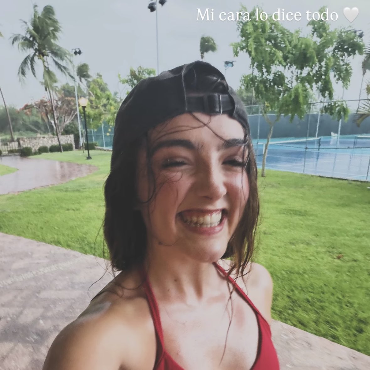 iverscry's tweet photo. la curita al corazón que es saber que ella está siendo genuinamente feliz, la amo tanto💗 https://t.co/gJCl4QrK3R