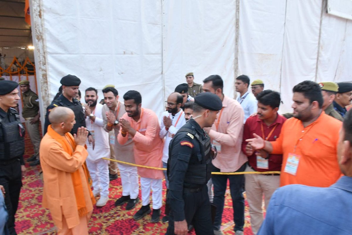 mbdpradeepkumar's tweet photo. उत्तर प्रदेश को सुशासन, सुरक्षा, विकास और सांस्कृतिक गौरव की नई पहचान दिलाने वाले  लोकप्रिय माननीय मुख्यमंत्री श्री @myogiadityanath  जी आपको जन्मदिन की हार्दिक बधाई एवं अनंत शुभकामनाएं।

प्रभु श्रीराम से आपके उत्तम स्वास्थ्य, दीर्घायु एवं यशस्वी जीवन की मंगल कामना करता हूँ।। https://t.co/4CKX2Af34j