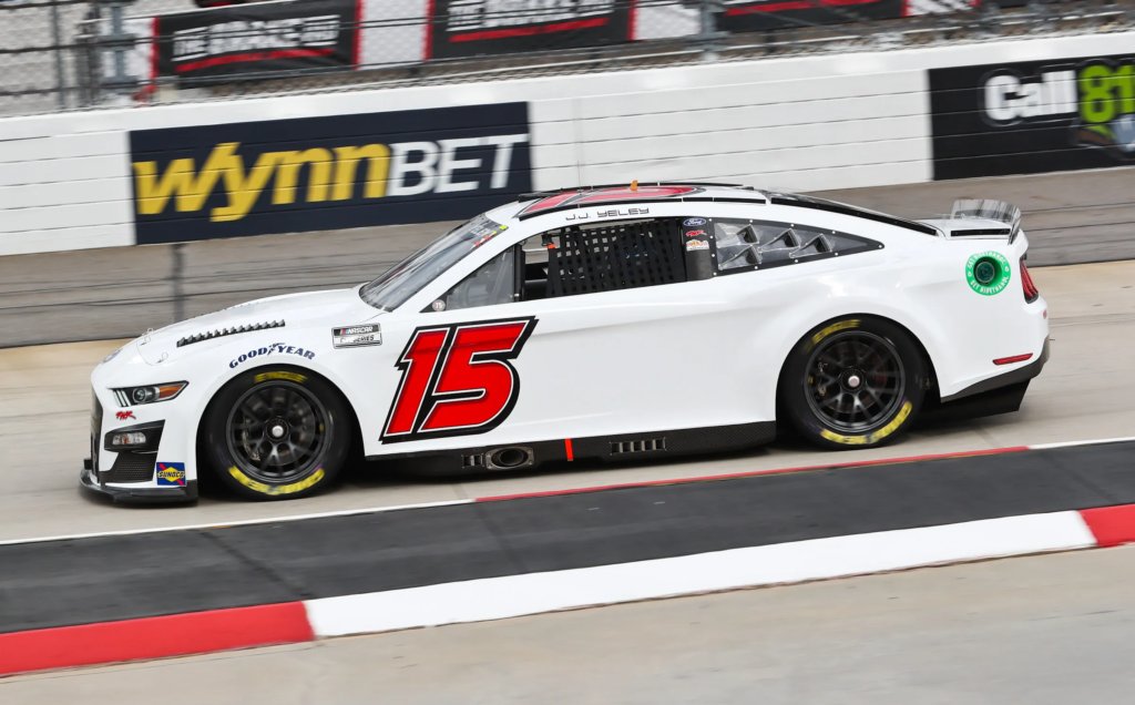 Fluggswashere's tweet photo. This @jjyeley1 car has always stuck out to me, as one of or the only fully unsponsored next gen cars. It ran in the 2022 Martinsville spring race and finished 34th.

#NASCAR #RandomNASCARRides #RWR #JJYeley #RickWareRacing https://t.co/KiE0RJtWu6