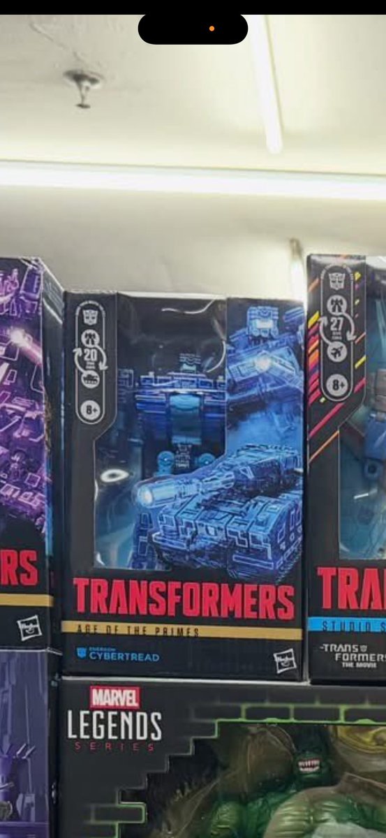 TFHypeGuy's tweet photo. AOTP CYBERTREAD AND CYBERTRONIC FOUND!

Found in Singapore apparently, the Walmart Exclusive 'Energon' line has been found!

These are repaints of Slammer and Sixgun in CLEAR! https://t.co/jHHwht4aAt