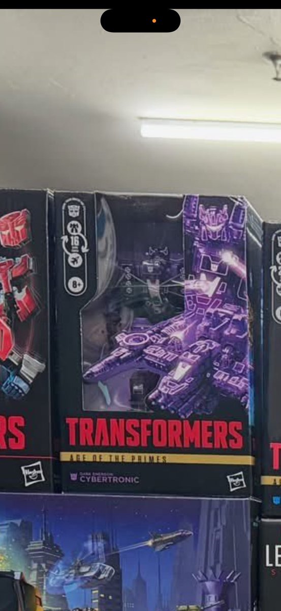 TFHypeGuy's tweet photo. AOTP CYBERTREAD AND CYBERTRONIC FOUND!

Found in Singapore apparently, the Walmart Exclusive 'Energon' line has been found!

These are repaints of Slammer and Sixgun in CLEAR! https://t.co/jHHwht4aAt