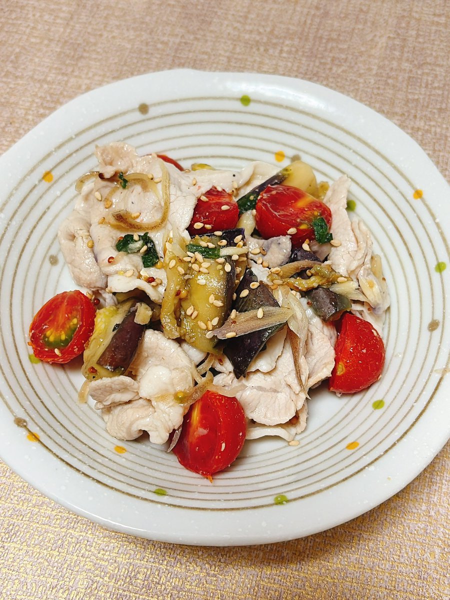 llo_ov's tweet photo. 夏野菜と豚しゃぶのマリネ
大葉とミョウガのおかげでさっぱり美味しい🙂‍↕️ https://t.co/1Kr0CFrm9F