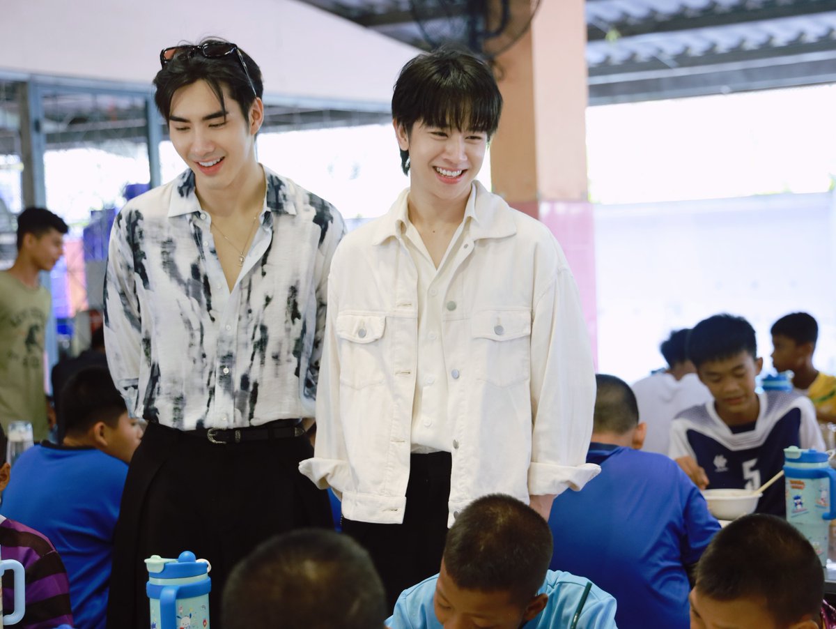 superscenenews's tweet photo. 30 ยังแจ๋ว!! “ฟลุ้ค ณธัช” ชวนน้องชายคนสนิท “ปีเตอร์แพน” นำทีมแฟนคลับอิ่มบุญบ้านภูมิเวท ก่อนจัดแฟนมีตสุดอบอุ่นฉลองวันเกิดอายุครบ 30 ปี

#Fluke30thBirthdayParty #FLUKE30sDiary #Fluke_Natouch #เจ้าแก้มก้อน

อ่านต่อ 
https://t.co/RrEpMYg9KU https://t.co/YmGrhzK59S