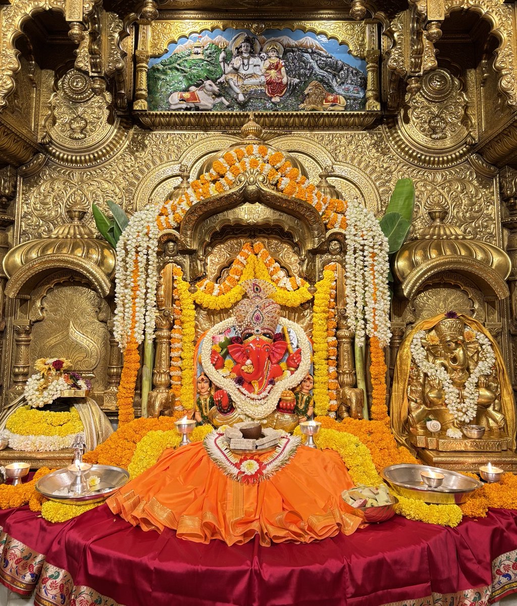 RetweetMarathi's tweet photo. 🌺 वक्रतुण्ड महाकाय सूर्यकोटि समप्रभ।🌺
🌺 निर्विघ्नं कुरु मे देव सर्वकार्येषु सर्वदा॥🌺 https://t.co/p77SfoL6e6