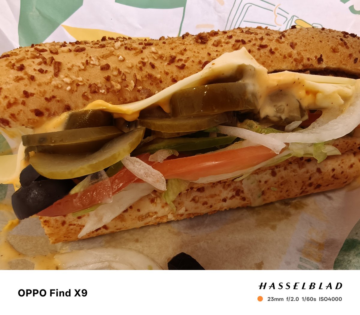 mupyonko's tweet photo. @chinonso_ogoko 超美味しそうなバーガーを提示したなぁ…
ならこっちは敢えて米国発祥の『Subway』さんの『チーズメキシカン　タコス　サンドウイッチ』のハラペーニョとオニオンとオリーブ増し増しでお返しだァ！！
うふふふふふふっ…どーだ…これも美味しそうだろっ（笑）

#真っ昼間の飯テロ https://t.co/IEXfrs3CuJ