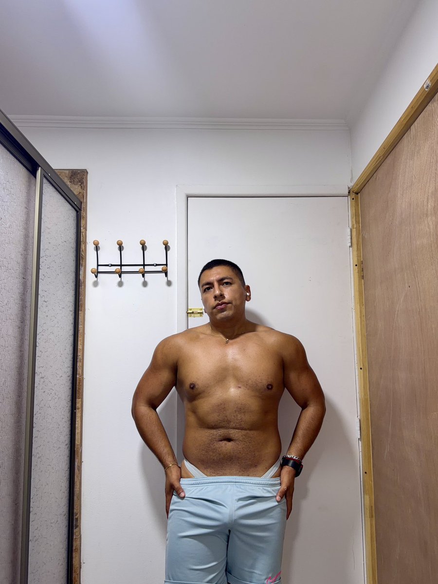 Jpowerx10's tweet photo. Se entrena más cómodo en tanga 😏 https://t.co/yIJJJzIyBd