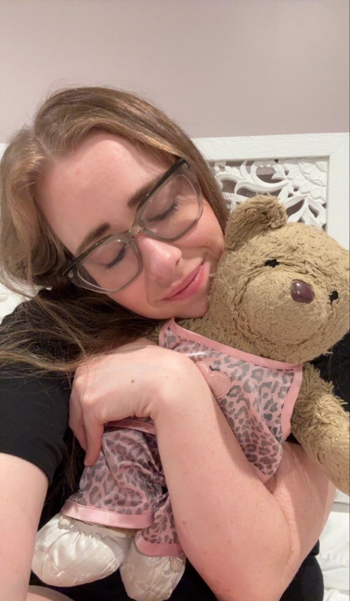 taylor_feed's tweet photo. @taylornation13 I’m hugging my childhood teddy bear extra hard tonight, who made a perfect first listening partner 🥹. #IKnewItIKnewYou https://t.co/3tlwLWwRPi