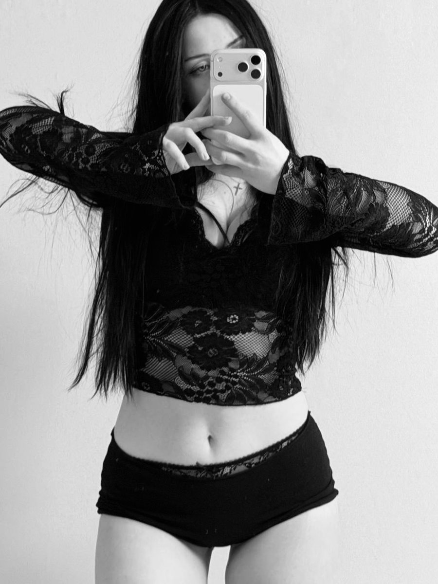 razovsky's tweet photo. IRL vous savez déjà 😈 https://t.co/ETjQrQG9m8
