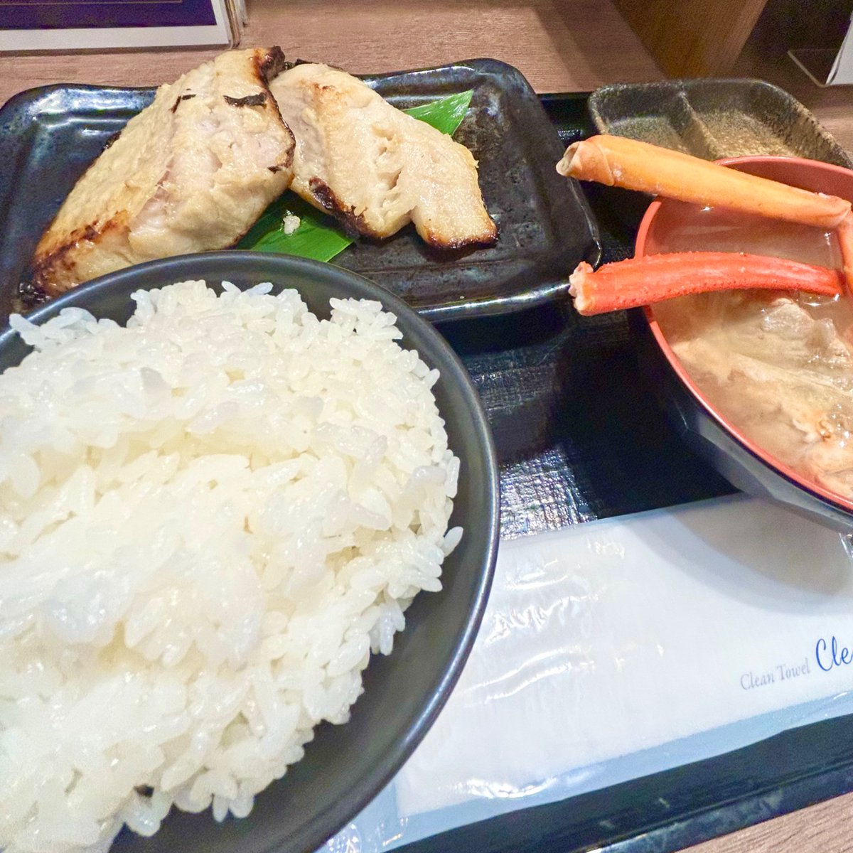 aioauoo's tweet photo. ヘアメンテ前に…
コヤくんの好きな銀鱈の西京焼き🐟
想像の倍量で満腹😋
他のお料理も美味しそうだったからまた行きたいな♪ https://t.co/LwY6JtDOGF