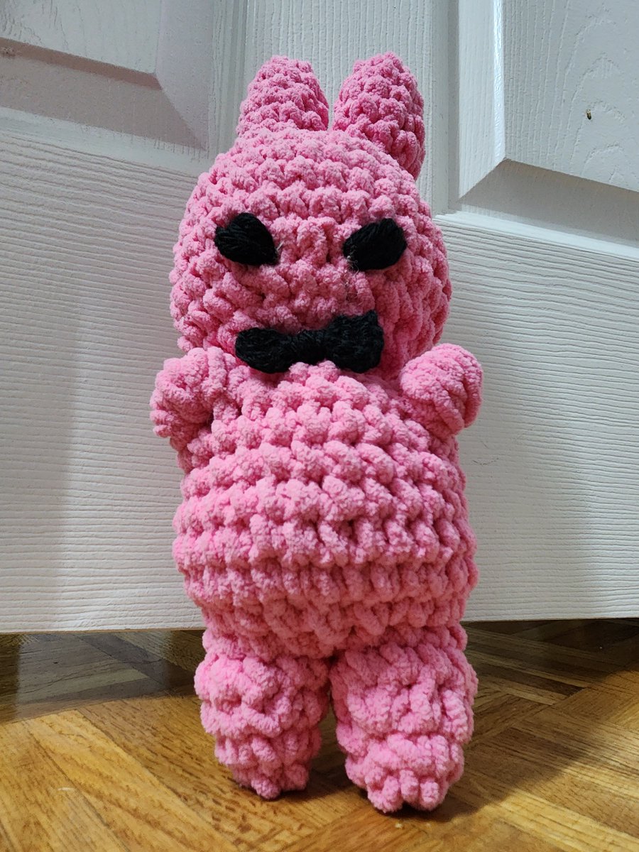 ColeusCat's tweet photo. Crocheted Braun for the manhwa release!! Happy I got it done in time ( ˶ ´ ᵕ ` ˶)

#gsgw_countdown #괴담출근 #crochet https://t.co/j69UGb1YGg