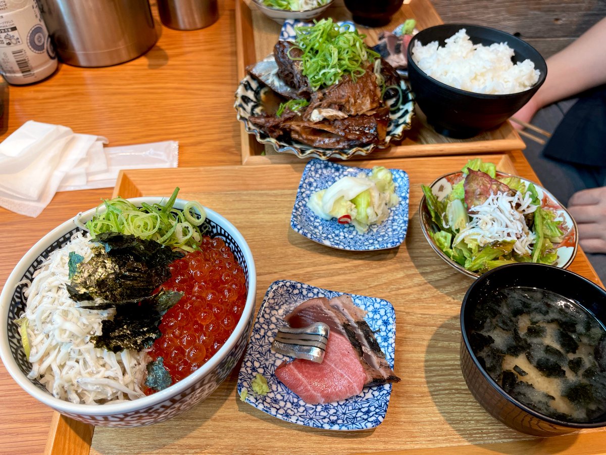1_5cm's tweet photo. 退院祝いといえばいくら丼よなあ！！！！ https://t.co/RnkhkDVW7H