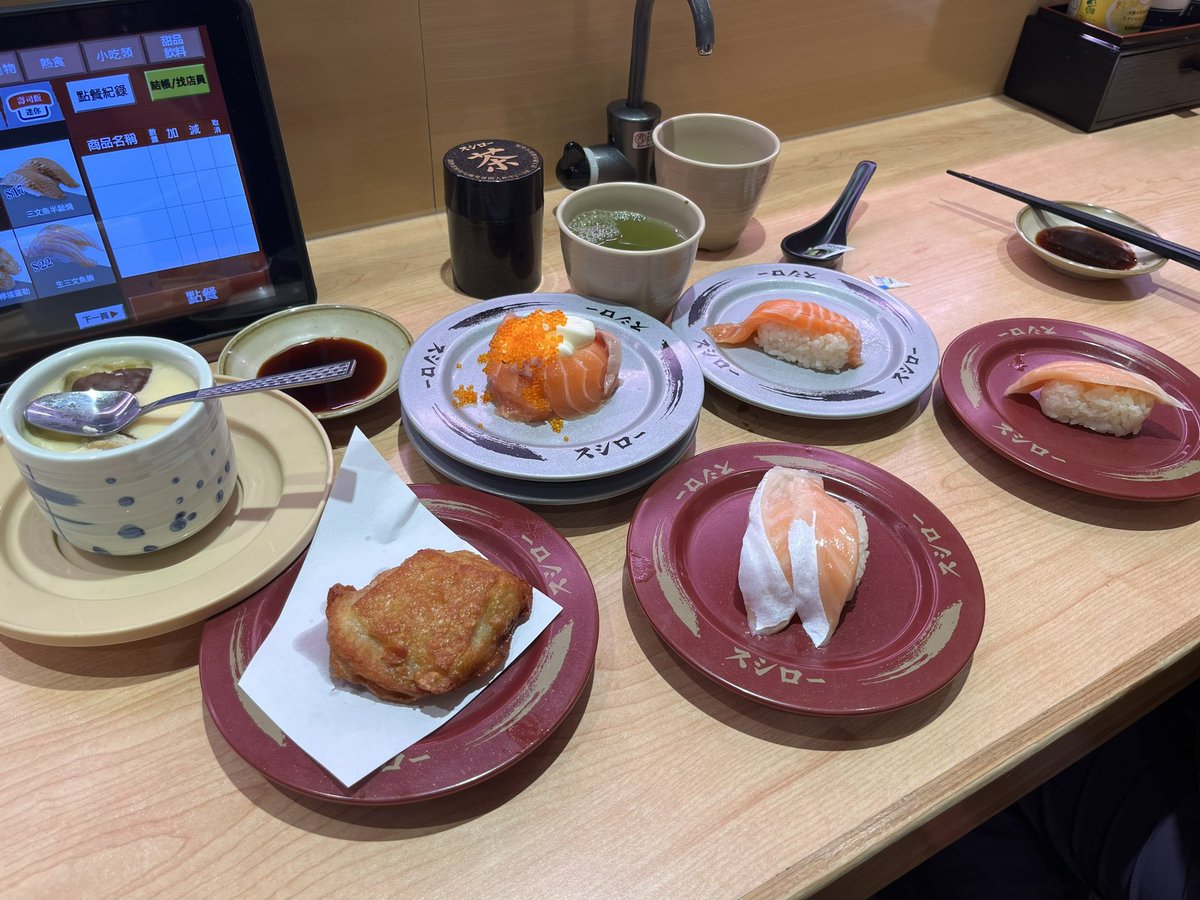 5stcy's tweet photo. 喵 https://t.co/PknM17sAsL