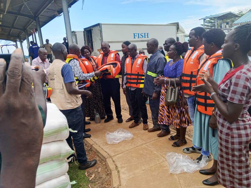 UCSATP's tweet photo. Fisheries Sub-sector
Yesterday, @UCSATP successfully distributed fisheries inputs to members of Masolya Twegaite Fishers Association in Jagusi Sub-county, Mayuge District, through the e-voucher system. The association received 750 fishing nets and 30 life jackets valued at UGX 54 million, aimed at boosting fish production, improving household incomes, and enhancing safety among fishing communities.
@FrankTumwebazek 
@MAAIF_Uganda 
@WorldBankGroup 
@PS_MAAIF 
@Maaifclf 
@BukenyaSuzannah @DrRwamiramaBK
