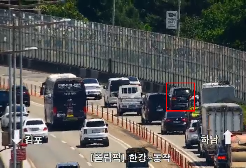 smartroad's tweet photo. [13:30] 올림픽대로 하남방향 한강대교→동작대교 4차로에서 고장차량이 발생하여 차량통행에 지장이 있습니다. 주의운행 하시기를 바랍니다. https://t.co/tJKbSy8HCd