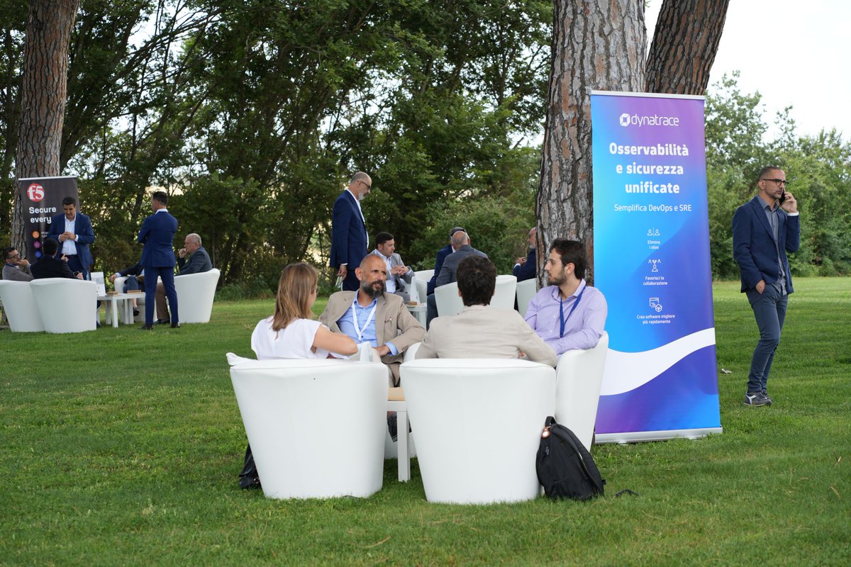 SMI_Group_IT's tweet photo. Dopo gli interventi dei nostri partner tecnologici spazio agli incontri One to One, vero fulcro nevralgico dell’Open Day: sessioni di consulenza pianificate e progettate per stimolare il dialogo diretto tra aziende, partner e gli esperti di SMI Group, per trovare risposte efficaci alle necessità di protezione e resilienza che investono le organizzazioni moderne.

Nella splendida cornice di Villa Alberico, sulla via Appia Antica a Roma, abbiamo costruito insieme uno spazio di confronto e dialogo per guardare alle principali sfide che l’intero comparto ICT si trova di fronte.
