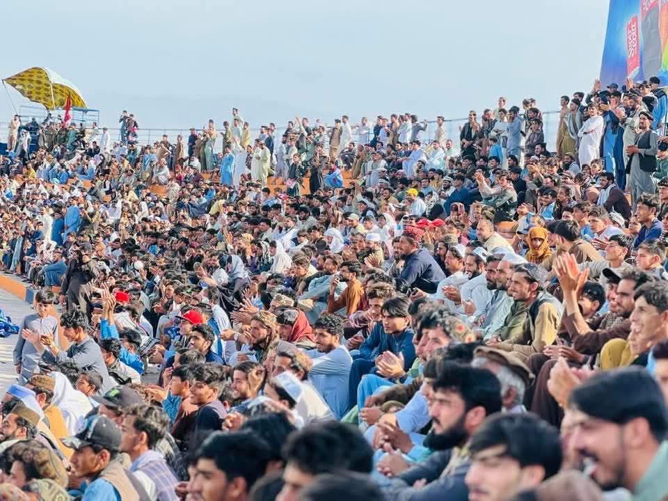 asdevender_bbc's tweet photo. Love the way Cricket is loved in Afghanistan!

Congratulations to Speenghar fans!

#ListA #Nangarhar #Afghancricket https://t.co/apnuQB52ES