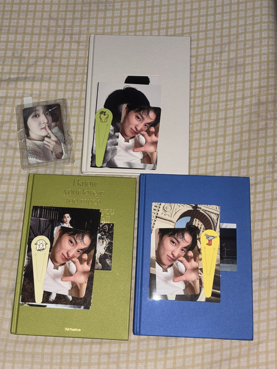 gaehaech's tweet photo. MY TFF FINALLY CAME HOMEEEEE !!! 🥹 mark horanghae haver pc na ba ako nito HWHAHHAHAHAHSJAHHAHAHA THANK YOU SO MUCH, @flyinzkiss !!! 

#fromflyinzkiss https://t.co/NyIoNzGmdY