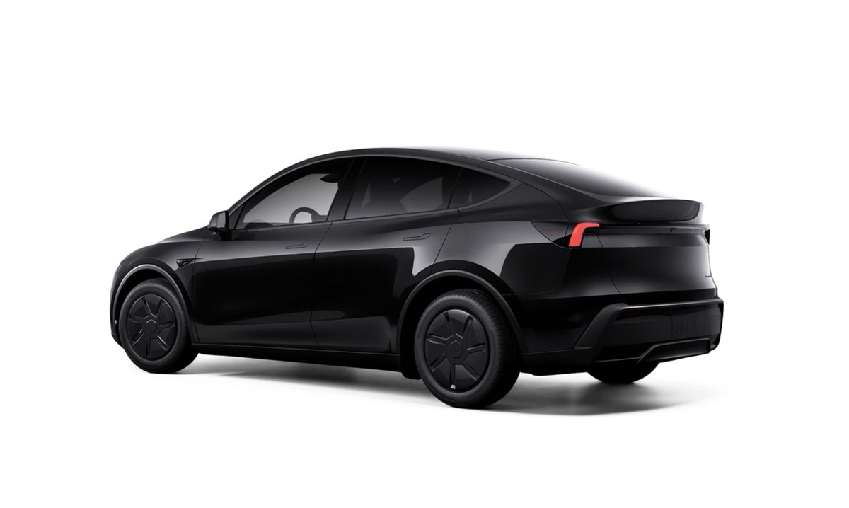 SawyerMerritt's tweet photo. The base $39,990 Model Y RWD and the $41,990 Model Y AWD in the U.S. now come standard with the all-black headliner and the larger 16" center screen. https://t.co/XdMgW1rhBC