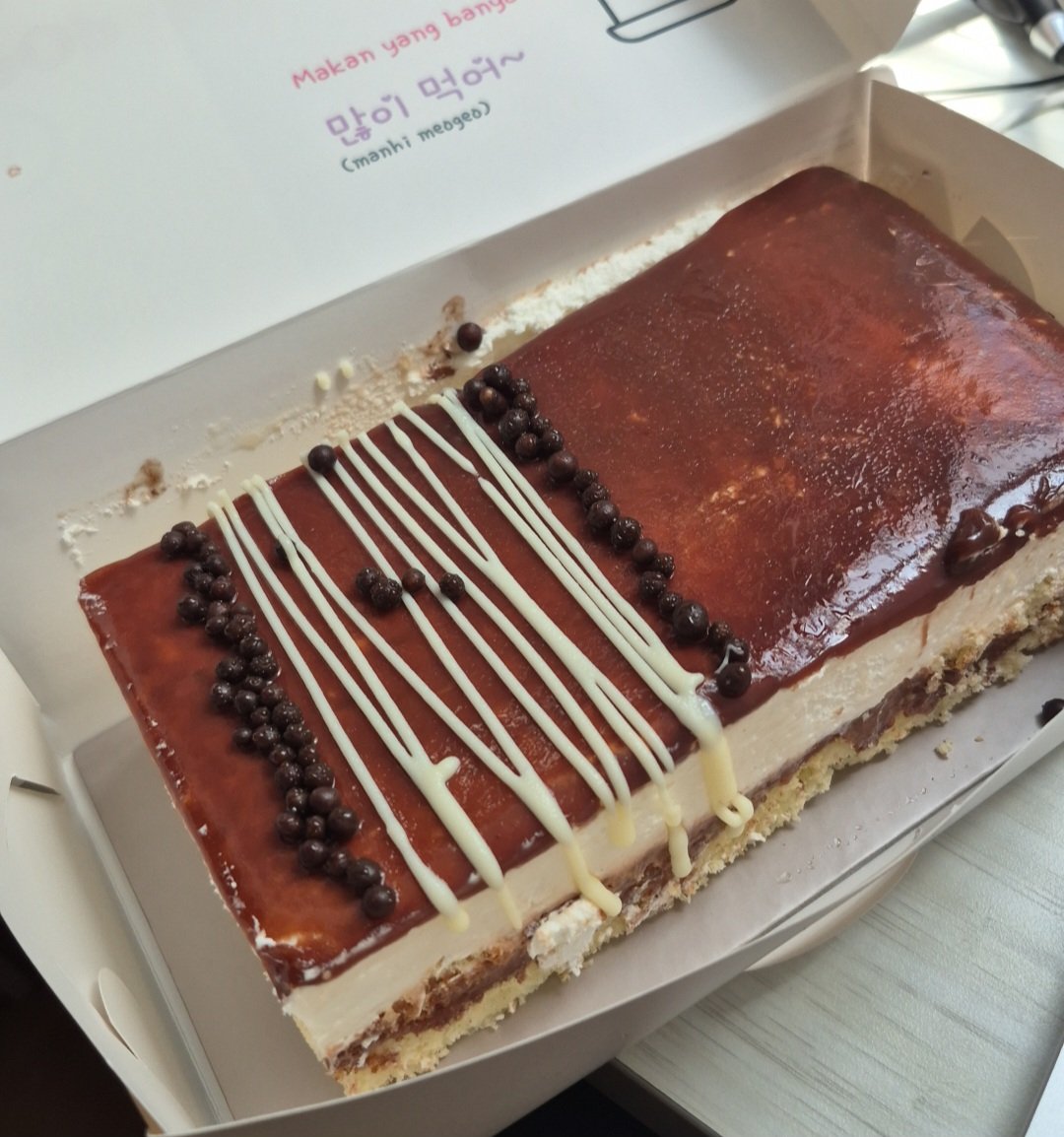 Arizonua's tweet photo. MAKASIH NGAB. Kuenye juga makasih ye, nanti elu gua kirimin juga kue chocomory https://t.co/WgQNhBsVfL