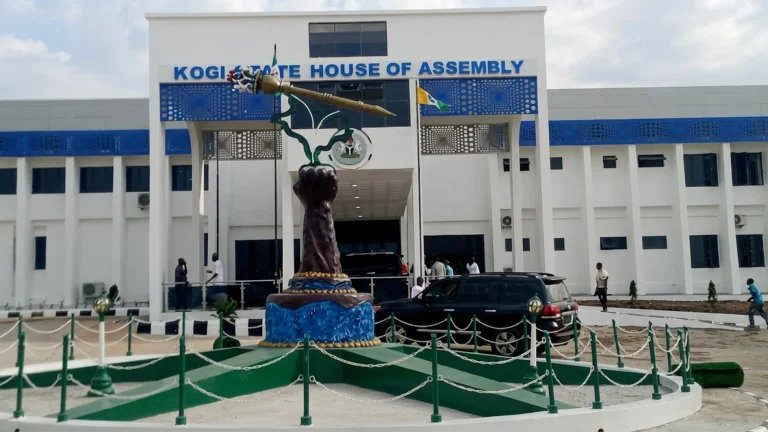 THISDAYLIVE's tweet photo. Bills on Free Maternal Healthcare, Environmental Sanitation Pass Second Reading in Kogi. Ibrahim Oyewale in lLokoja The Kogi State House of Assembly has passed for second reading a bill seeking to provide free maternal and neonatal healthcare... https://t.co/jQOrMOcSXp https://t.co/1LgznkJ11L