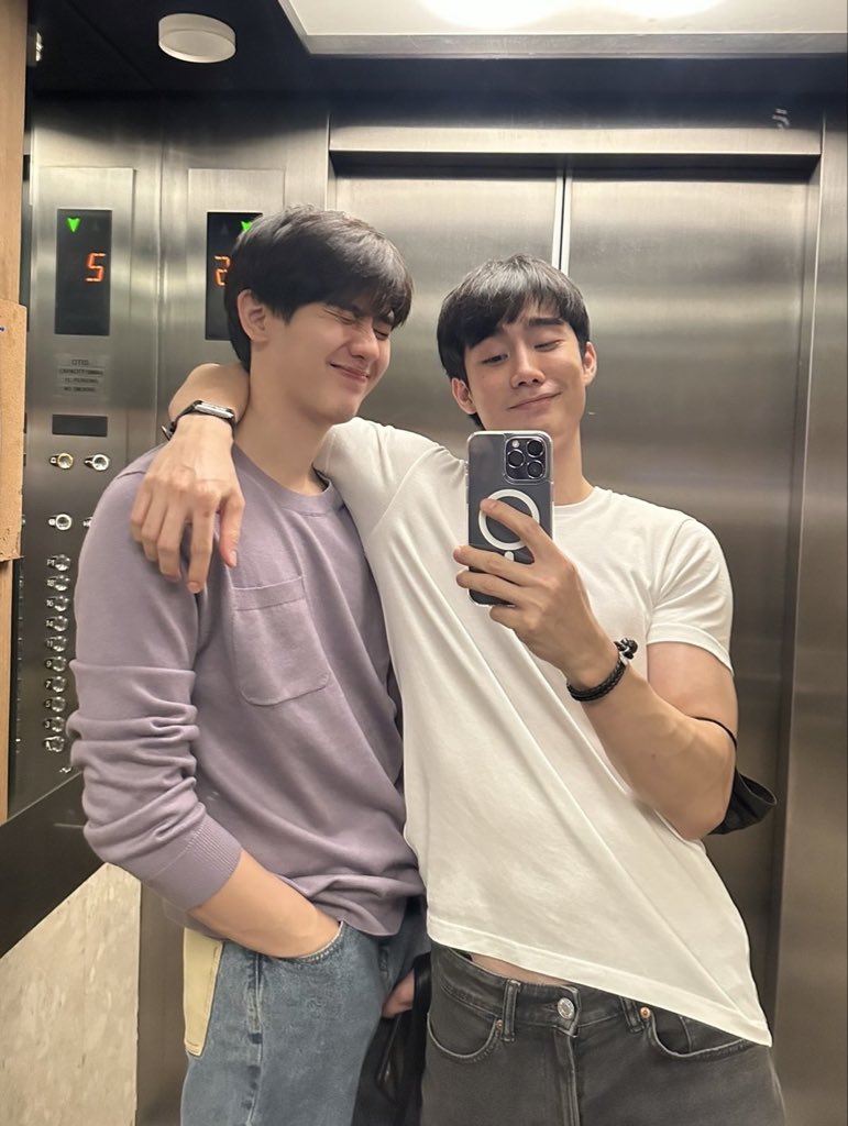 tymccartlister's tweet photo. หน้าเหมือนแฟนกันเลยค่ะ https://t.co/GZedxOlMO7