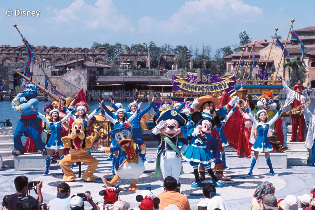 dfan_official's tweet photo. #ディズニーファン6月号増刊 では、#東京ディズニーシー で開催されてきた数々のショーを８ページにわたってたっぷり紹介しているよ🌏🌋 https://t.co/TMwXzZ4YiL