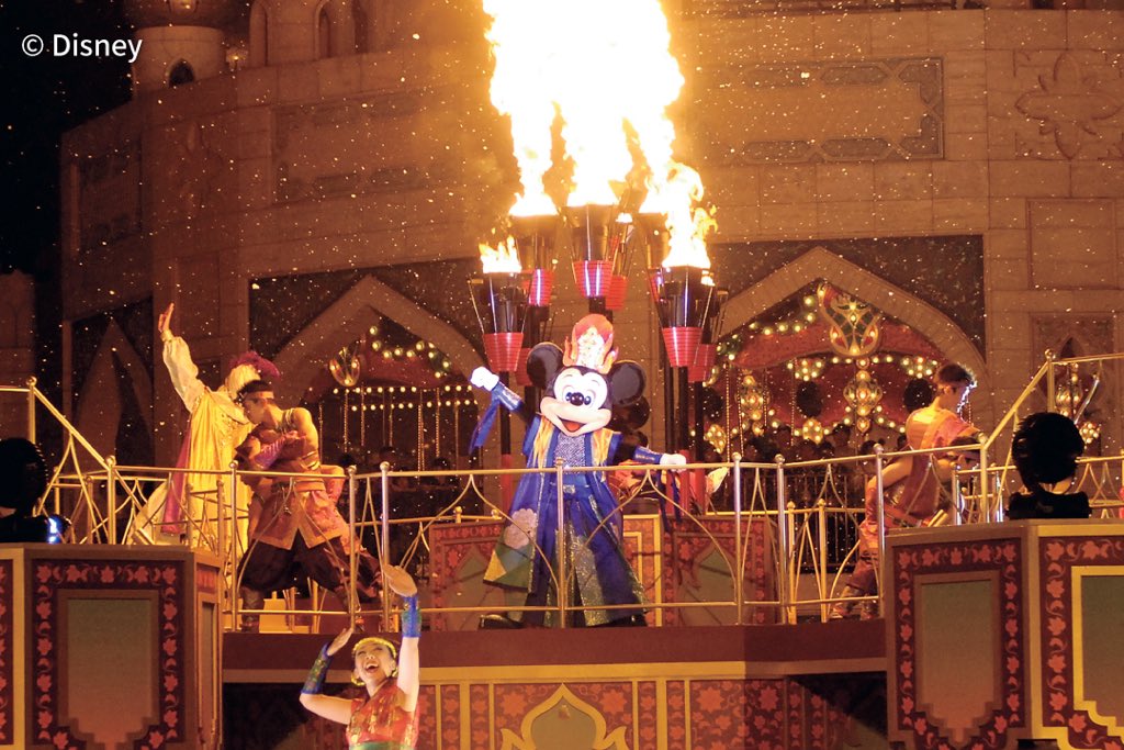 dfan_official's tweet photo. #ディズニーファン6月号増刊 では、#東京ディズニーシー で開催されてきた数々のショーを８ページにわたってたっぷり紹介しているよ🌏🌋 https://t.co/TMwXzZ4YiL