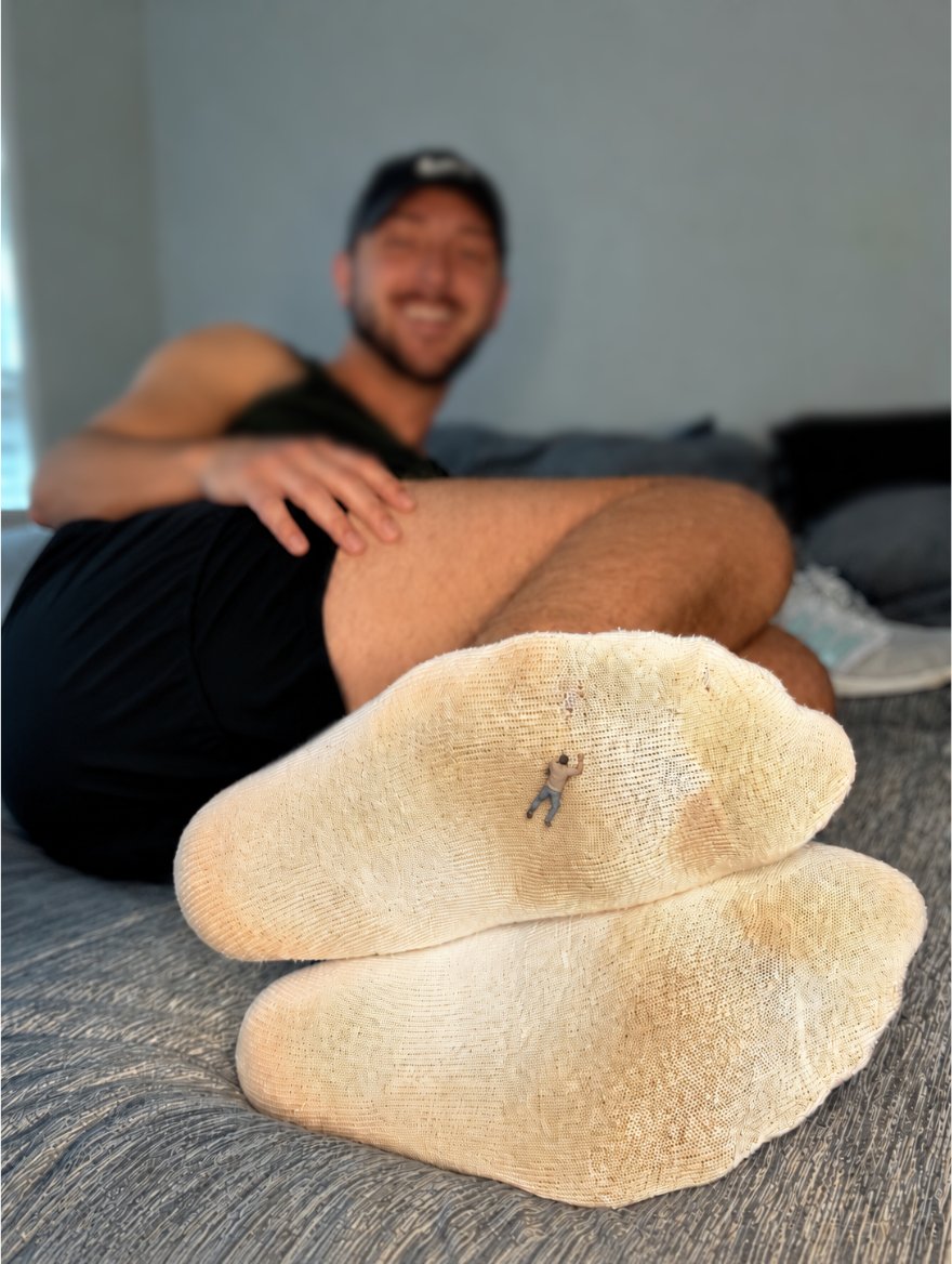 PhillyBoy204's tweet photo. Who else would volunteer to shrink yourself and submit to @flsckgd's soles? 🙋‍♂️🐜 https://t.co/QHH3zva3kt