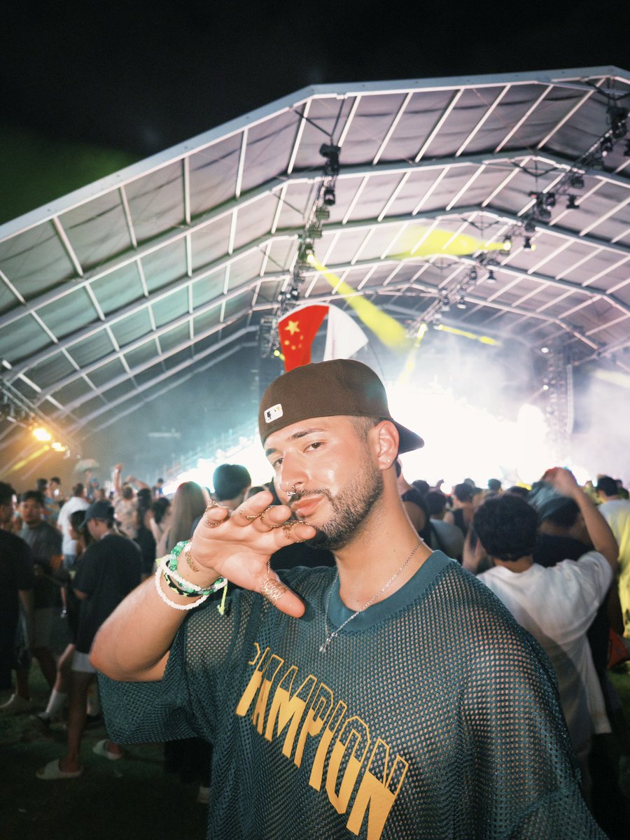 meswiir's tweet photo. rave boy 💋 https://t.co/cHz7WmTM0n