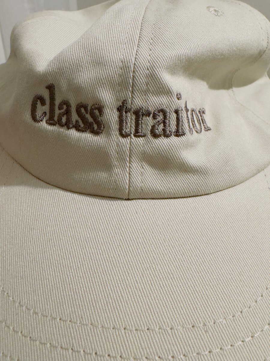 DannyReccs's tweet photo. @ellonico @TomHQ It is a great hat tbh https://t.co/7sOmEJoISD