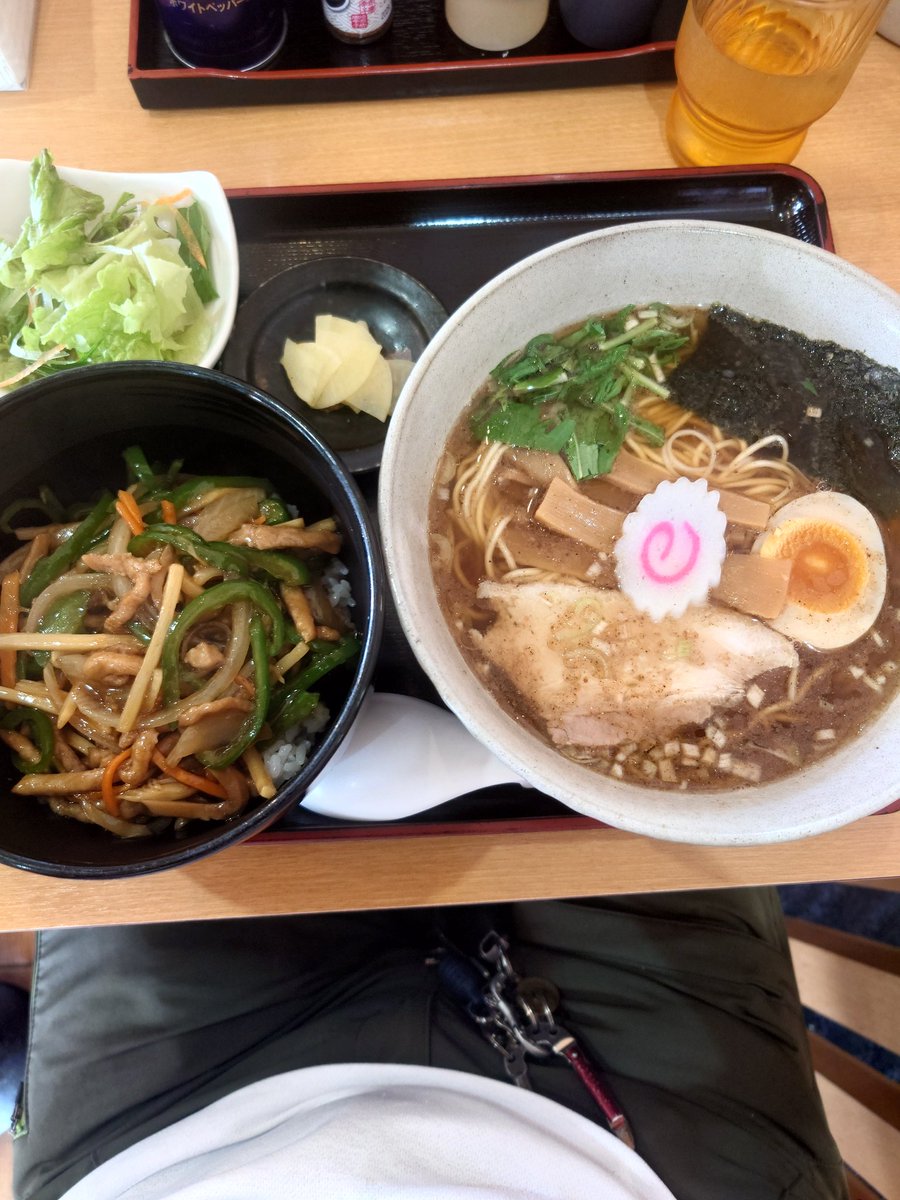 tocchinn19367's tweet photo. ＃喜凛
＃Cランチ
チンジャオロース丼がボリュームあって腹パンでした😙 https://t.co/9h1Dy86glm