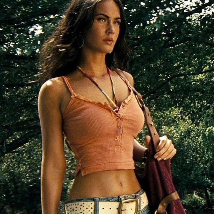 SoulofAish's tweet photo. Vintage Megan Fox can eat 1000 Sweeney and Ana de Armas. 🥵 https://t.co/77QzpLC6bd
