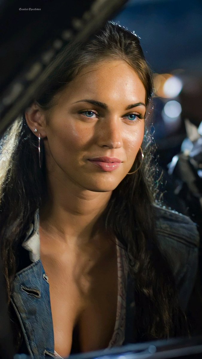SoulofAish's tweet photo. Vintage Megan Fox can eat 1000 Sweeney and Ana de Armas. 🥵 https://t.co/77QzpLC6bd