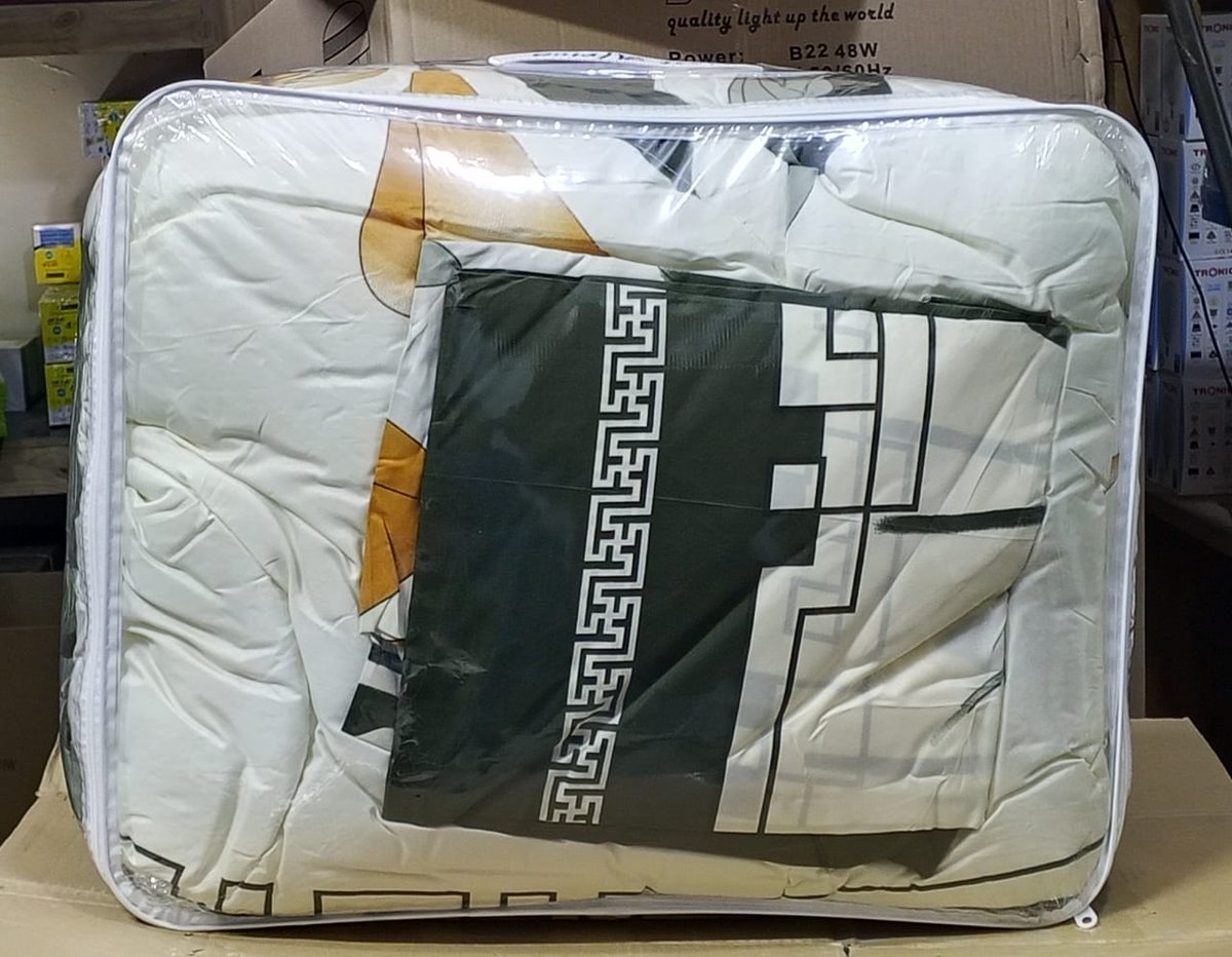 bhai__store's tweet photo. NAOMBA REPOST YAKO 
Duvet quality material nzito 
Duvet 1
Shuka 1
Foronya 2
Size : 6/7
Bei : 30,000
WhatsApp &amp;  Calls
0620411480 https://t.co/gvjVUWwkVL