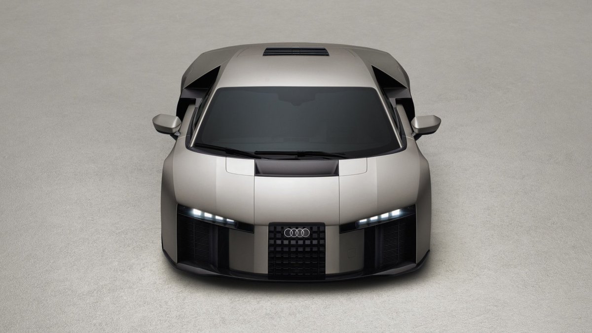 daltonbrewer's tweet photo. This car cost $700,000 and yet it can’t drive itself https://t.co/c49Zeq34Ij