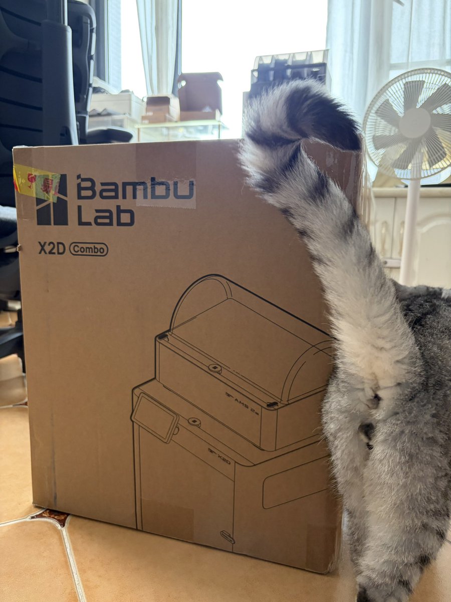 vilicvane's tweet photo. X2D 到了，然后拿 MakerWorld 的积分兑了一个变轨器，薅了一把拓竹的羊毛。我感觉这个积分还挺好赚的，以后要多做点没用的东西。🐒 https://t.co/DVzX0zJnGb