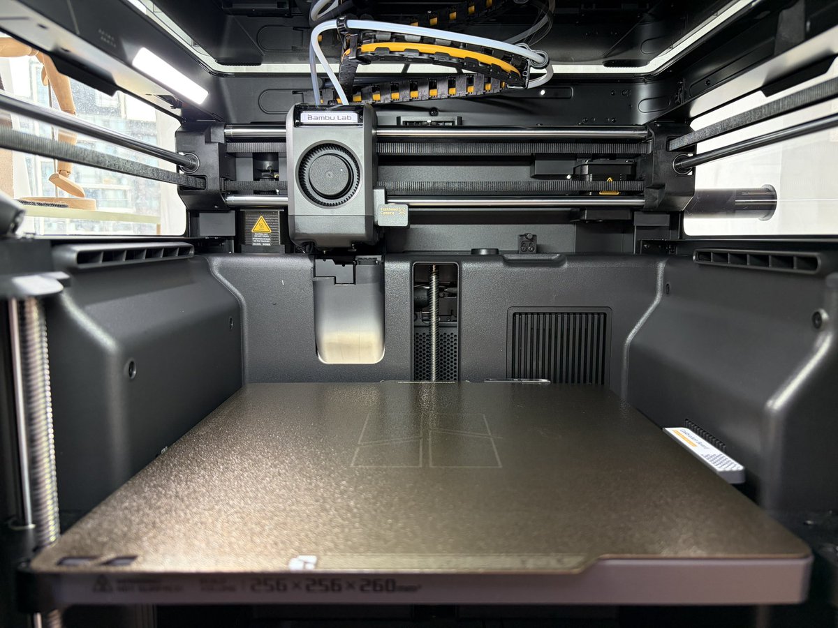 vilicvane's tweet photo. X2D 到了，然后拿 MakerWorld 的积分兑了一个变轨器，薅了一把拓竹的羊毛。我感觉这个积分还挺好赚的，以后要多做点没用的东西。🐒 https://t.co/DVzX0zJnGb