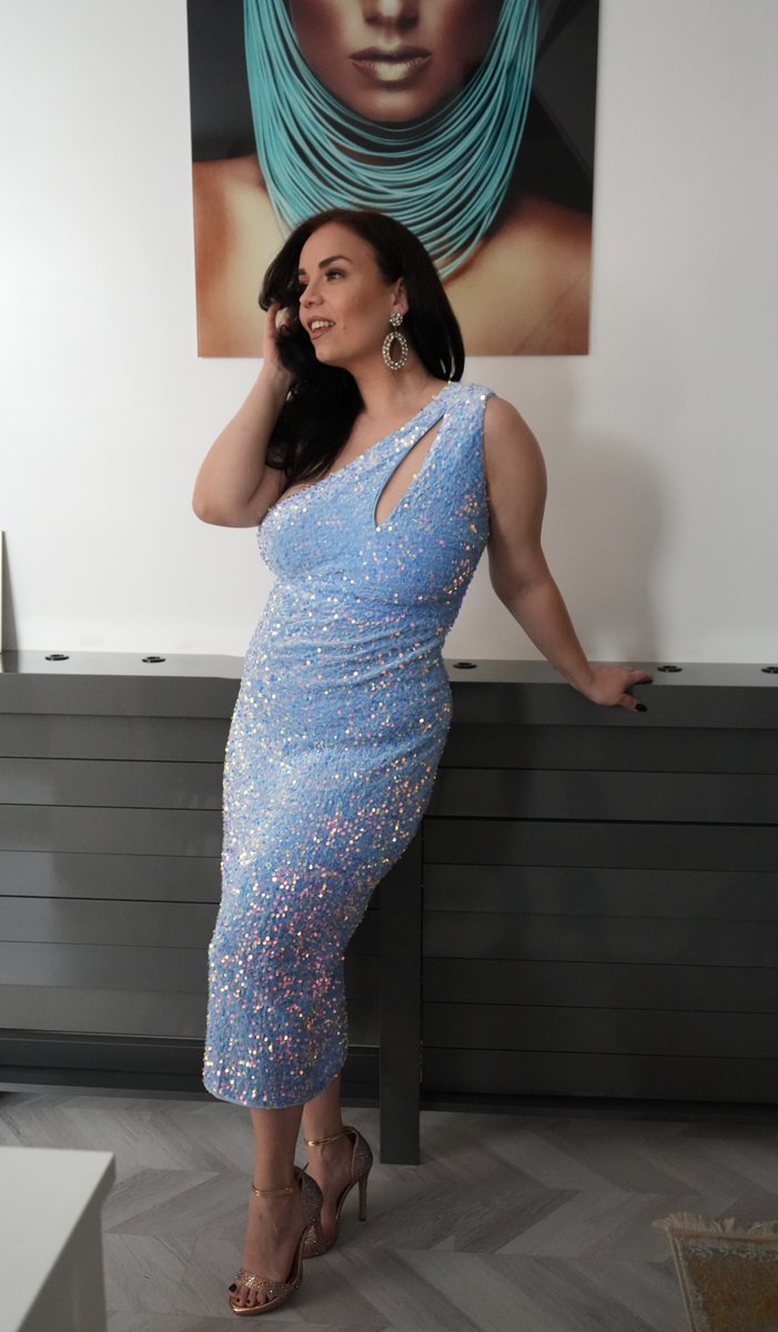 MissAliceReign's tweet photo. Not everyone can handle a woman who knows her worth. Confidence can be intimidating, but for the right people, it's irresistible.
@camcontacts 
#Confident #Glamour #DarkAllure #Femdom https://t.co/CEvxjkJW61