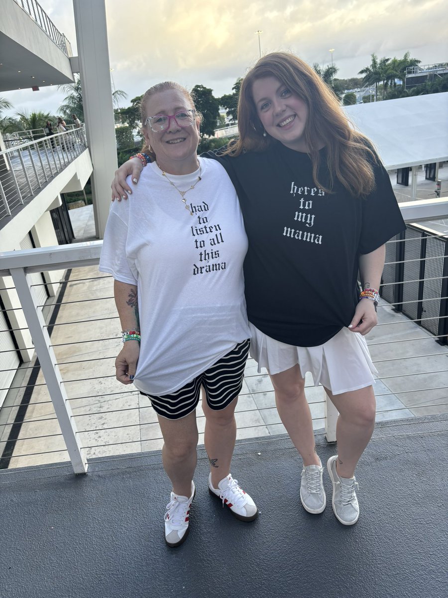 jayleeschmidt2's tweet photo. @taylornation13 wearing those same smiles 🥹☁️☀️ #IKnewYouIKnowYou https://t.co/tN4MG4ptNJ