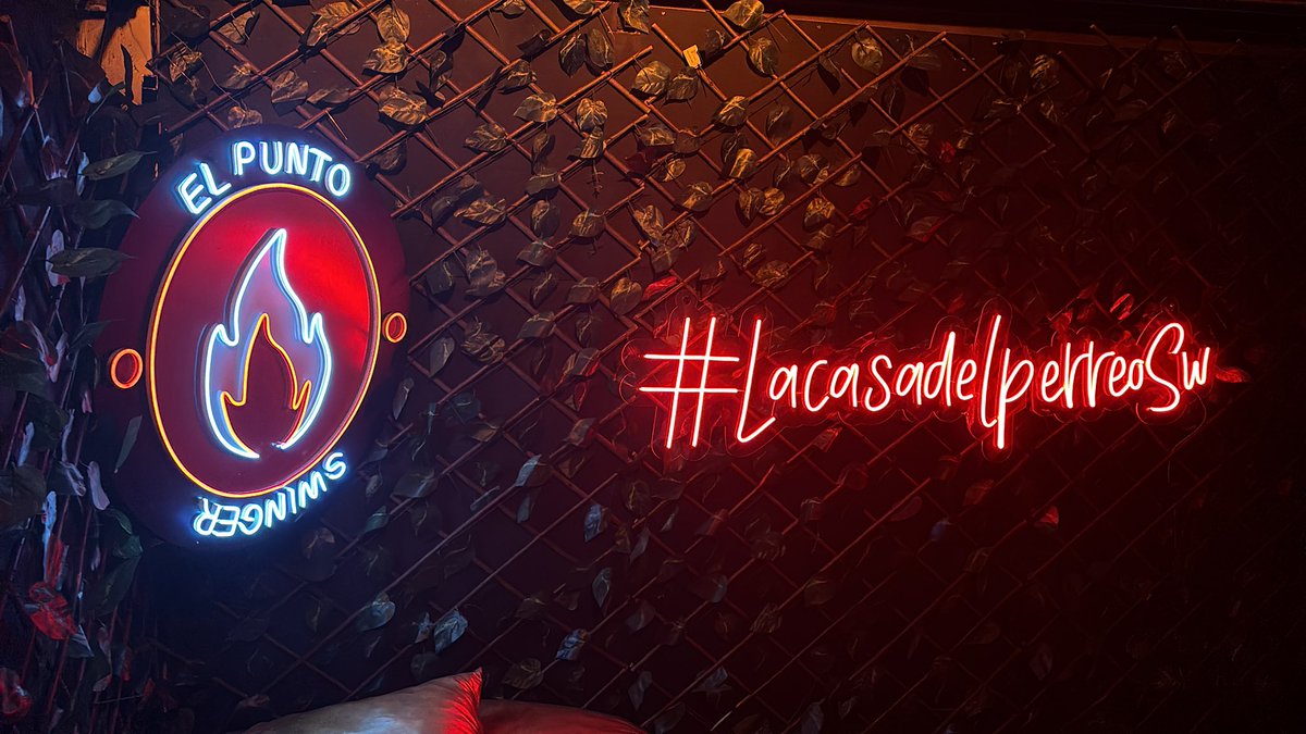 sexyjarocho's tweet photo. Hoy vamos a conocer un nuevo lugar
Y esperamos ambiente #swingersméxico
@Elpuntocentro #swmexico https://t.co/ikYEAZSbll