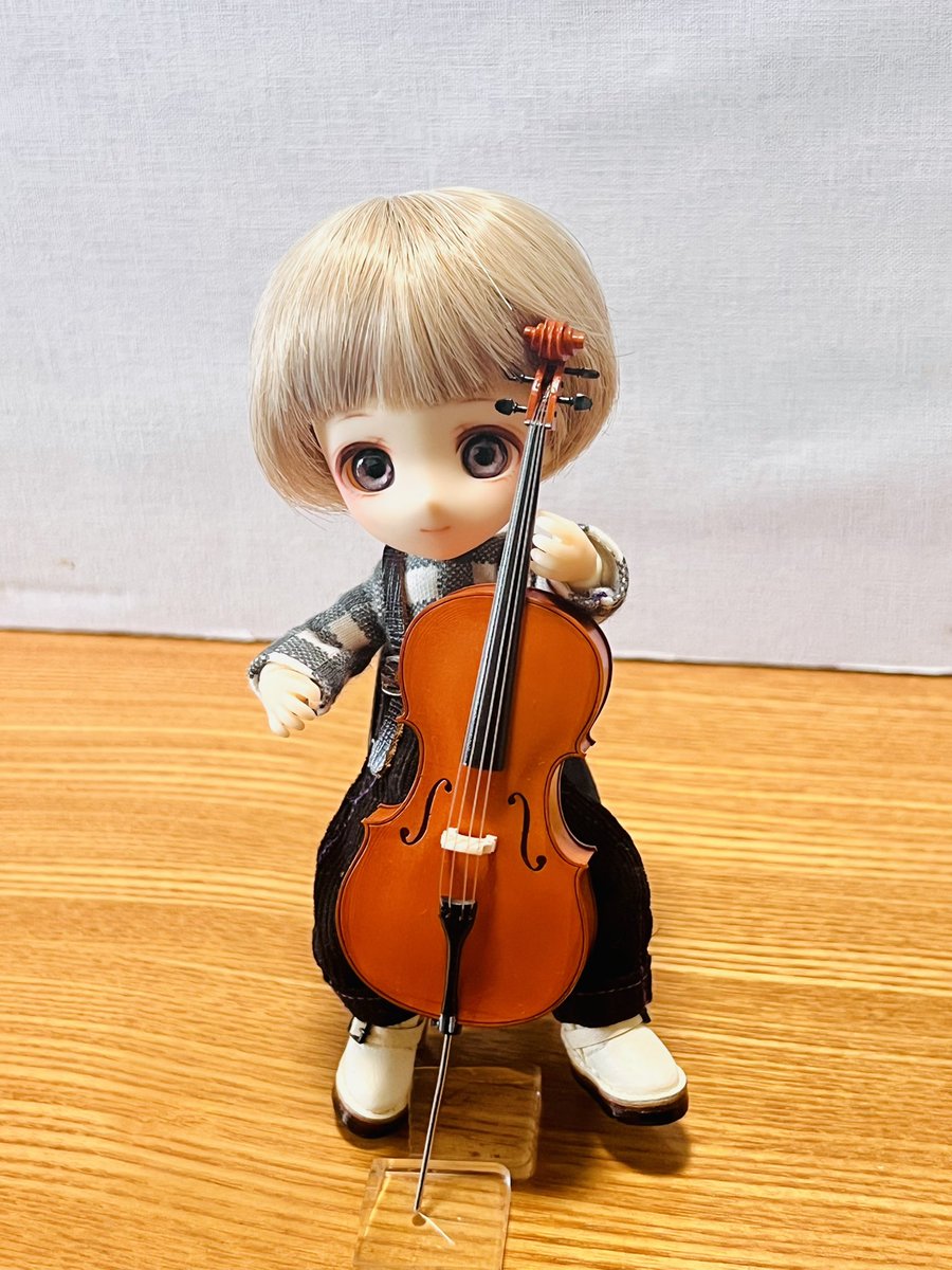 DRYRIVER13's tweet photo. ピコニーモPとオビツ11のモデルさんに、チェロとコントラバスを持たせてみました。
サイズ感の参考になればと思います。 https://t.co/6lSi2cuLlv