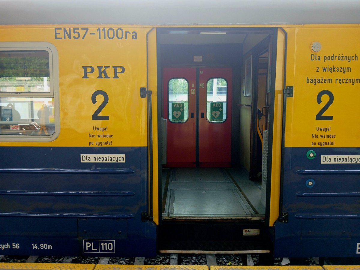 MStaporek's tweet photo. Dzisiaj trafił się skład dwóch klasycznych kibli, ale z wyraźnym piętnem modernizacji. https://t.co/sHAhztC1zG
