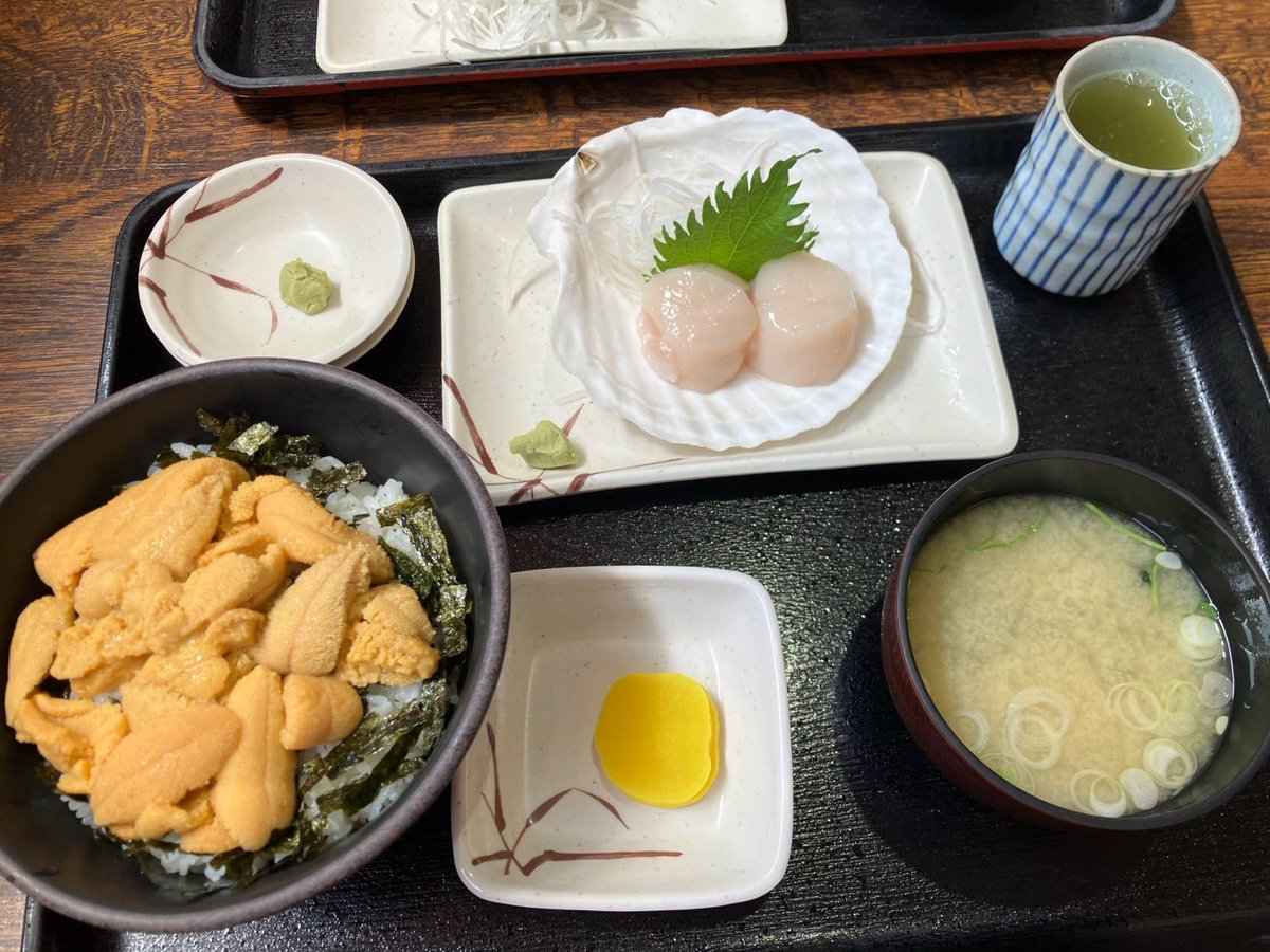 ritsu0915's tweet photo. うにの季節がやってまいりました♪
お昼にうに食べるだけに
高速片道1時間半くらいの余市の柿崎商店に行きました🚗
白うに丼とホタテ��し、中トロ刺しです🙋‍♀️
更に下の階の商店で赤うにと白うにも
ゲットして満足です🤤
いやぁぁぁぁ美味しかったぁぁぁ😋 https://t.co/XYXV0QP6Q8