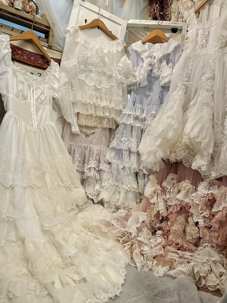 comyu_tokyo's tweet photo. レースたっぷりのロマンチックなアイテムを製作されているdentelleさんより新商品が入荷いたしました💭🫧

気になるアイテムはDMよりお問い合わせください。 https://t.co/zozZvHDJ74