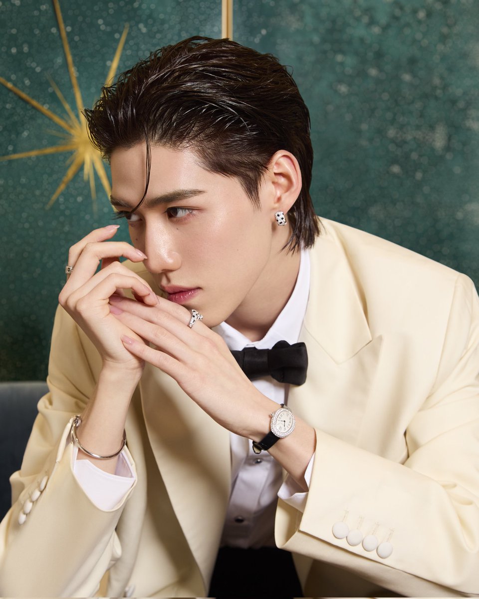 Hello_asian's tweet photo. @cartier ถ่ายทอดเอกลักษณ์อันโดดเด่นผ่าน 4 ตัวตนของแบรนด์แอมบาสเดอร์ประเทศไทย เริ่มต้นที่ คิมเบอร์ลี่ (@kimmy_kimberley) มาพร้อมนิยามแห่งความเรียบหรูที่ขับเน้นความประณีตของไฟน์จิวเวลรี่และไฮจิวเวลรี่ให้สมบูรณ์แบบในทุกองค์ประกอบ ต่อ ธนภพ (@thanapob_lee) ที่สะท้อนคุณค่างานฝีมือผ่านรายละเอียดอันลึกซึ้งเสมือนเรือนเวลาที่เป็นมากกว่าเครื่องบอกเวลา เจฟ ซาเตอร์ (@jeffsatur) ศิลปินผู้ผลักดันขอบเขตแห่งความคิดสร้างสรรค์ เช่นเดียวกับคาร์เทียร์ที่กล้าก้าวข้ามทุกขีดจำกัดการรังสรรค์ผลงาน และล่าสุดกับ พีพี กฤษฏ์ (@pp.kritt) กับการนำชิ้นงานประดับเพชรมาสไตลิ่งความต่างอย่างไร้กรอบนิยาม ตอกย้ำความเชื่อของคาร์เทียร์ที่ว่าความสง่างามไม่ควรถูกจำกัดด้วยกฎเกณฑ์ใด ๆ

#CartierThailand