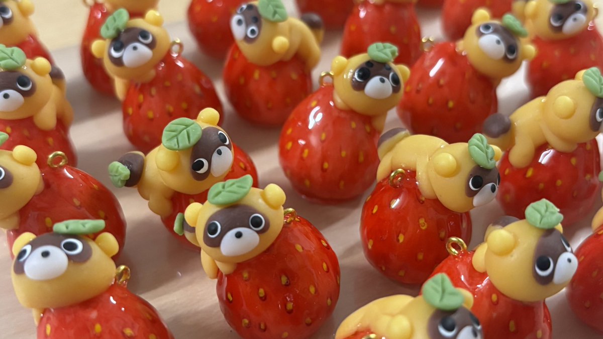 qrou's tweet photo. #一目で私の作品とバレる印

樹脂粘土で作る創作和菓子、みたらしニャンコや化狸、白蛇様、柴犬などなどなどそんな変わり種フェイクスイーツですが、ひと目でみて気づいてもらえたら嬉しいですね、いつも見てくださって有難う御座います(^^) https://t.co/HbzR5FbLyM