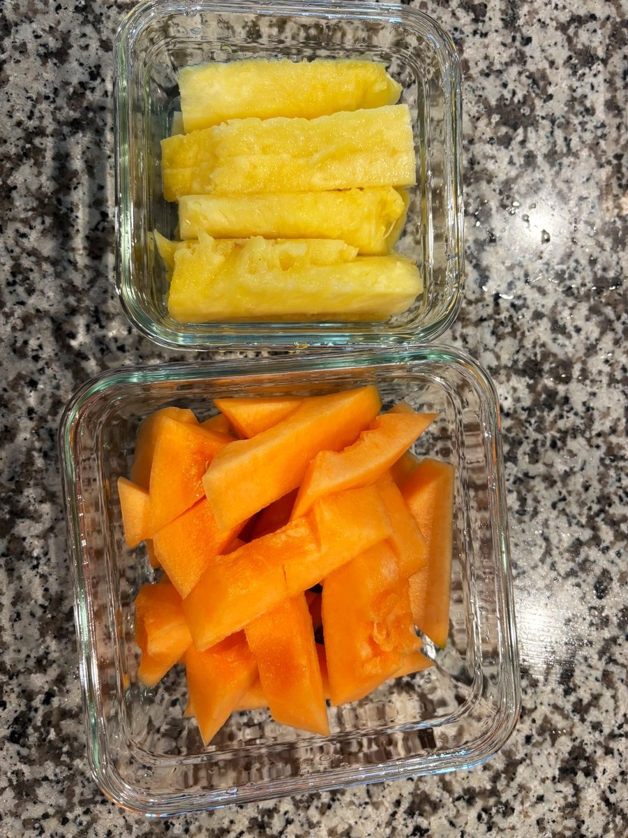Braaaan__'s tweet photo. Some healthy snacks I actually be enjoying🌱 https://t.co/8sBs08J4yf